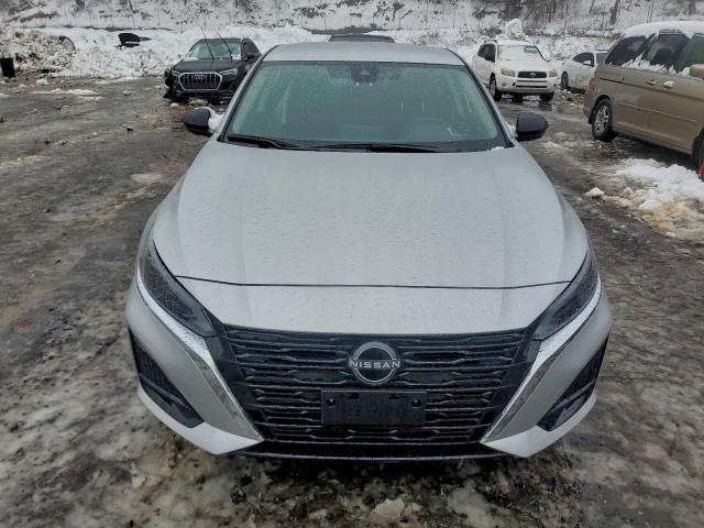 Nissan Altima S Image 4