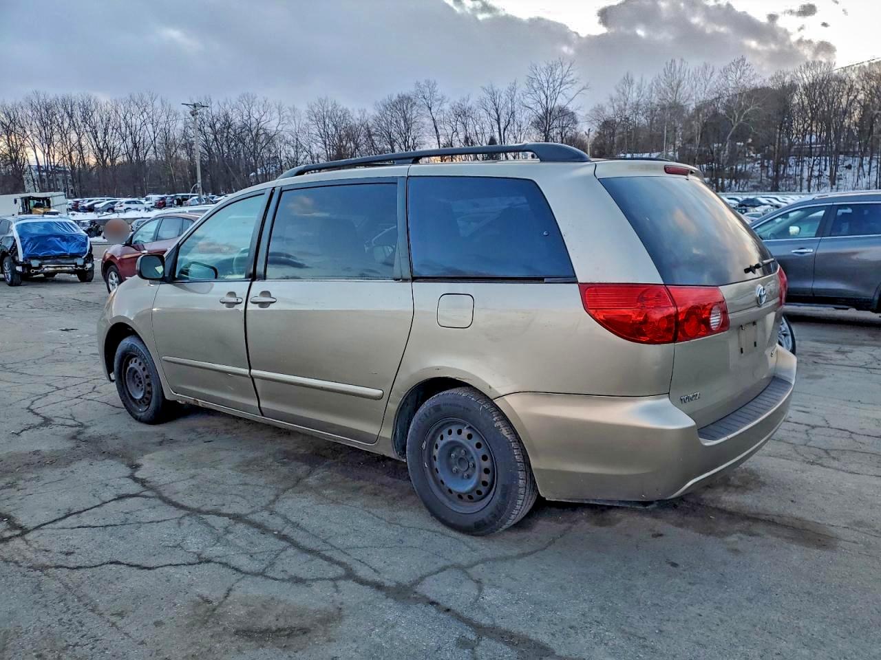 Toyota Sienna Ce Image 11