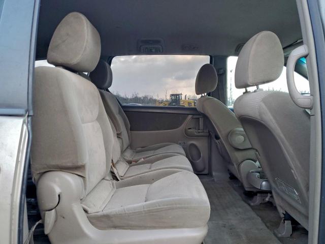 Toyota Sienna Ce Image 9