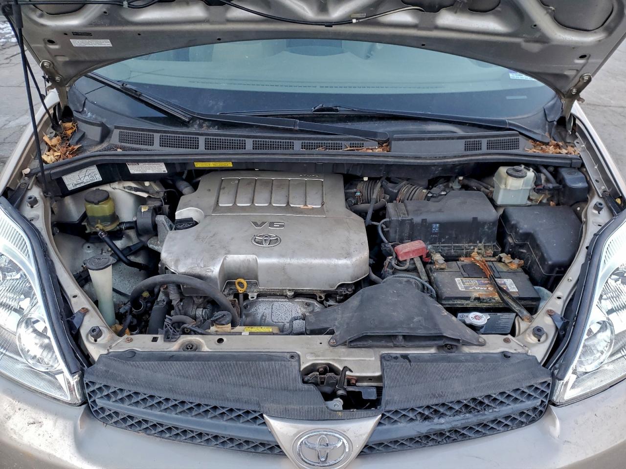 Toyota Sienna Ce Image 13