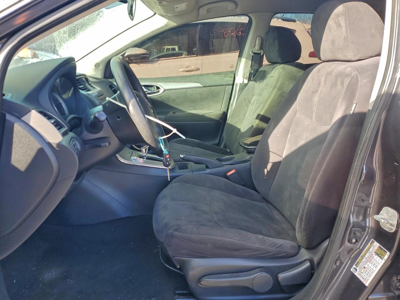 Nissan Sentra S Image 2