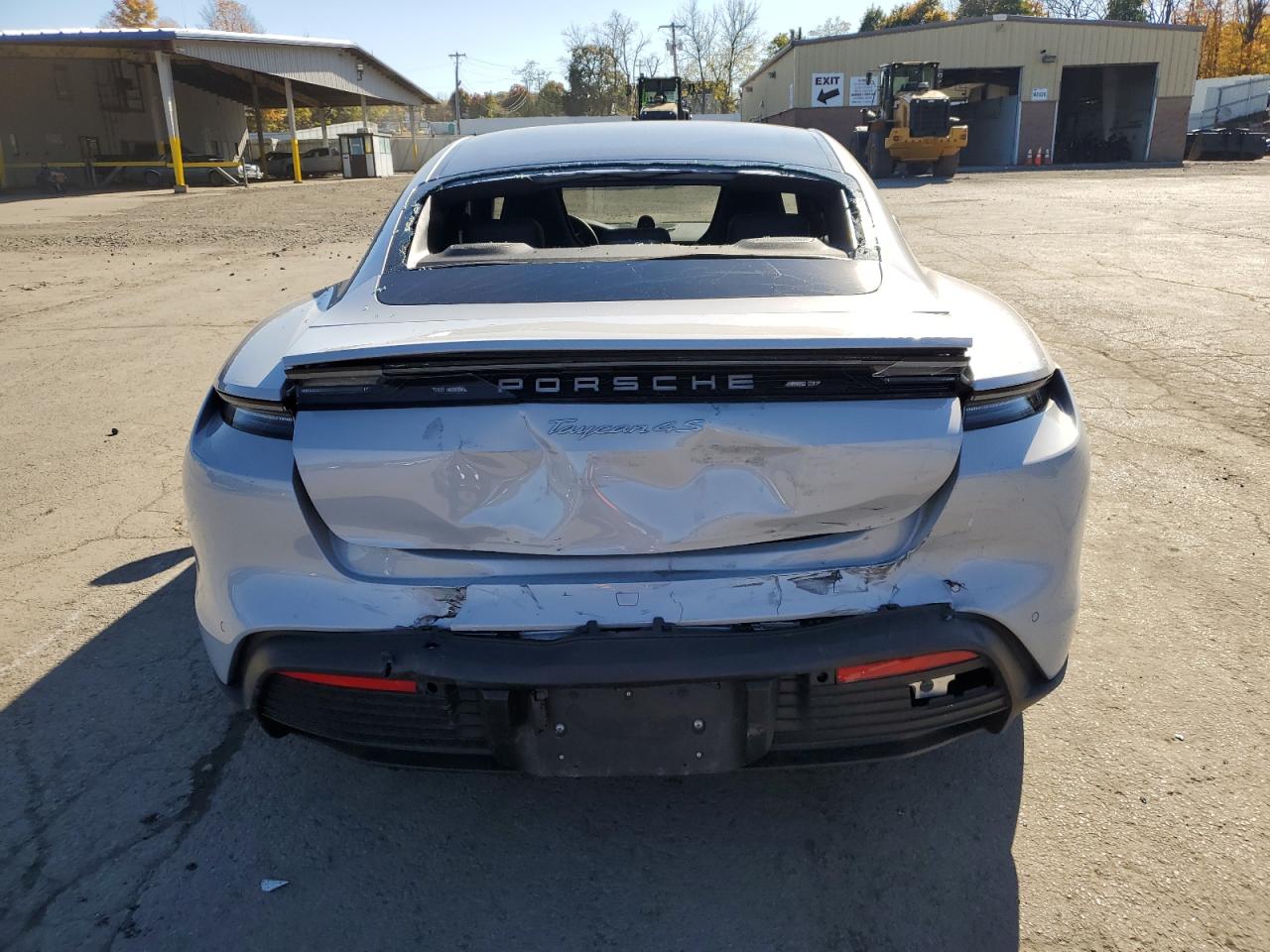 Porsche Taycan 4s Image 10