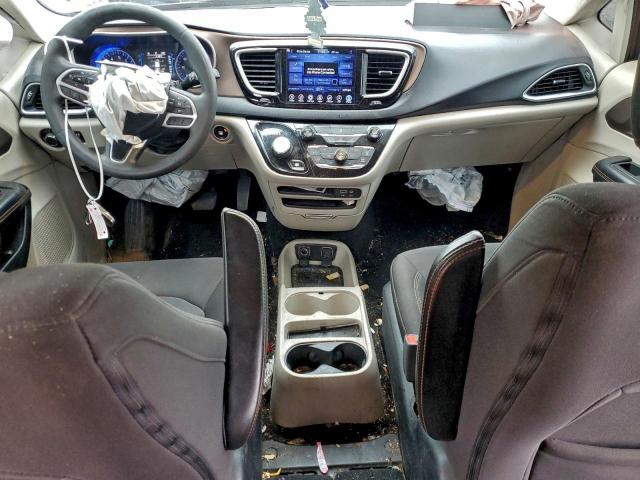 Chrysler Pacifica Touring Image 8