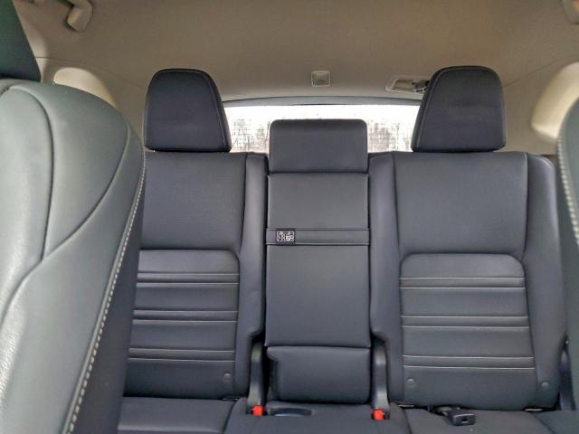 Lexus NX 300 Base Image 10