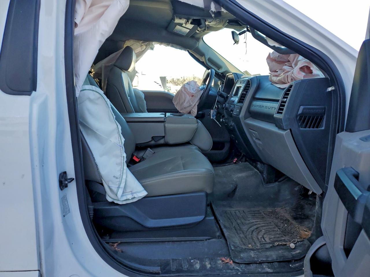 Ford F-550 Super Duty Image 11