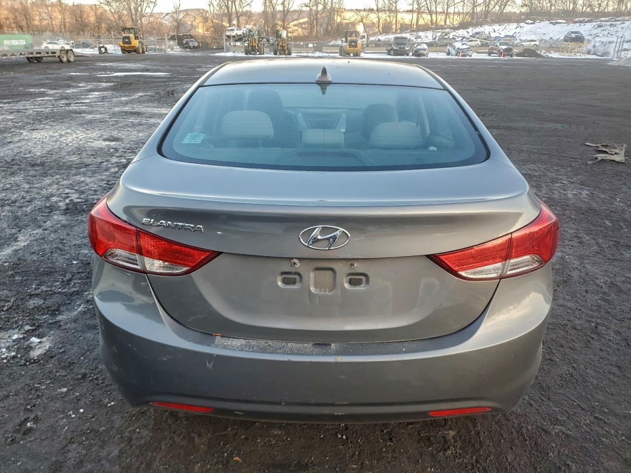 Hyundai ELANTRA Gls Image 2
