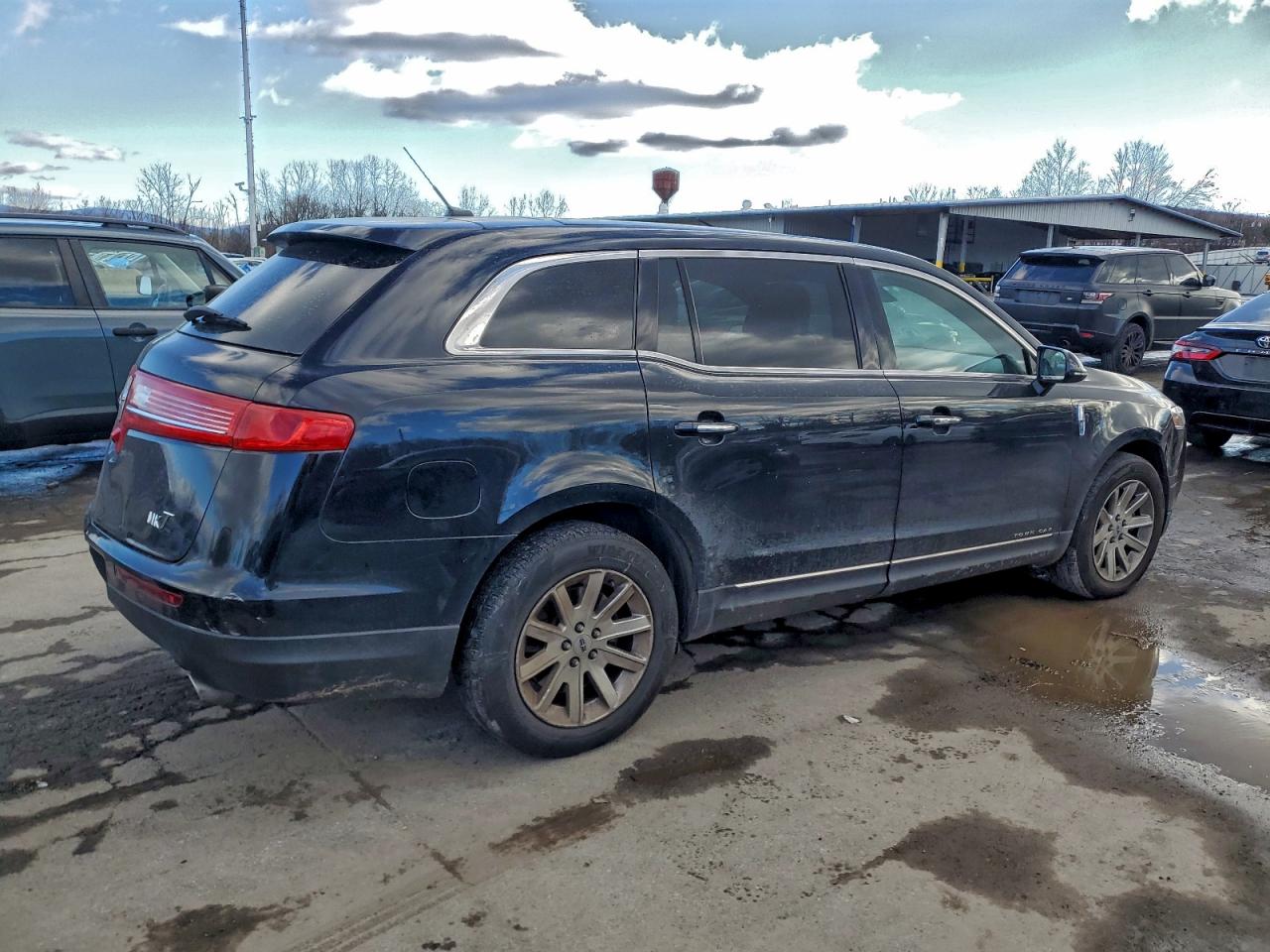 Lincoln MKT Image 4