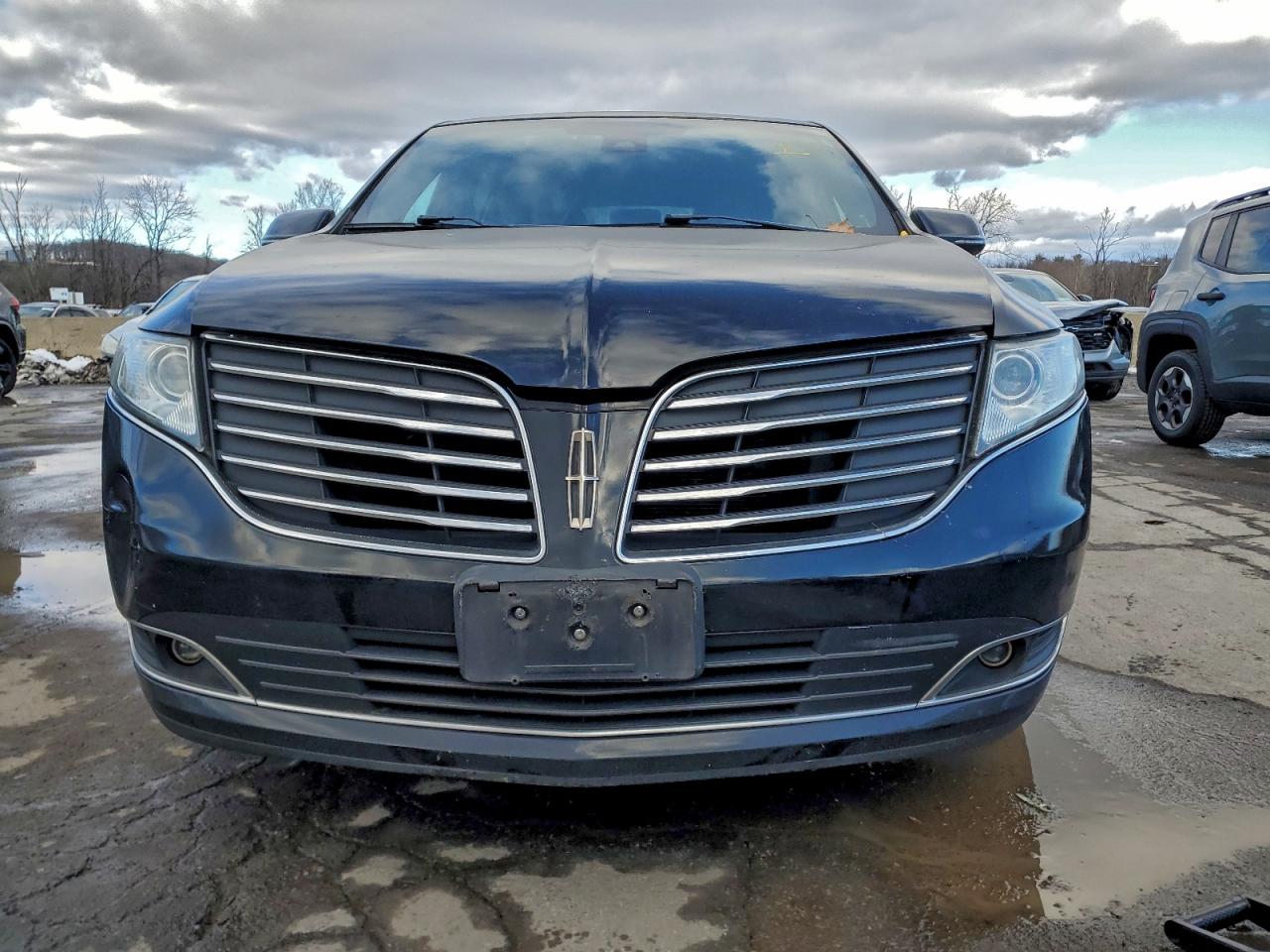 Lincoln MKT Image 2