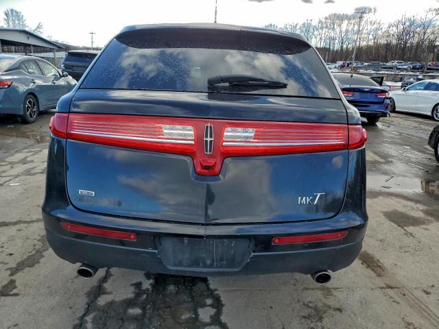 Lincoln MKT Image 7