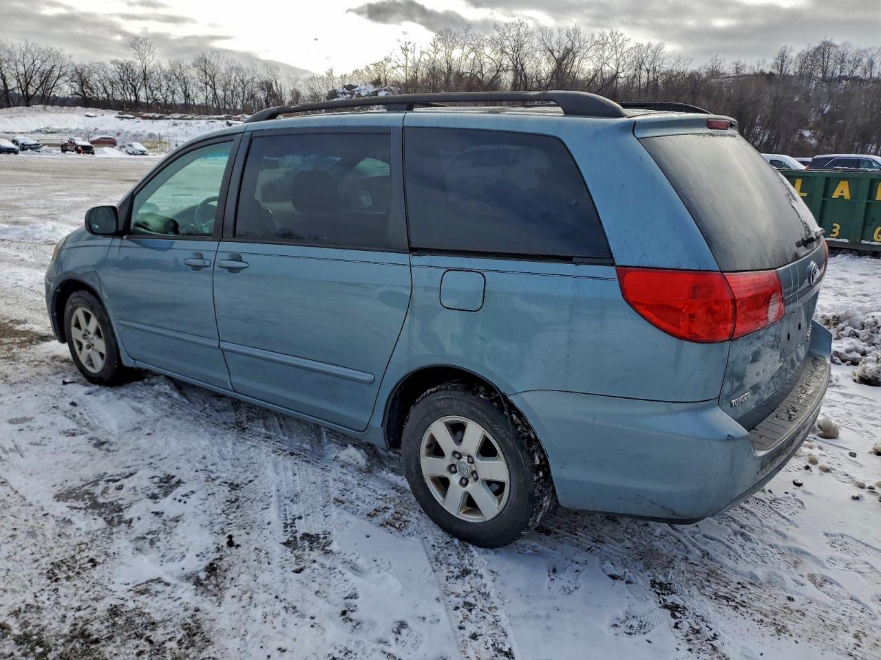 Toyota Sienna Ce Image 11