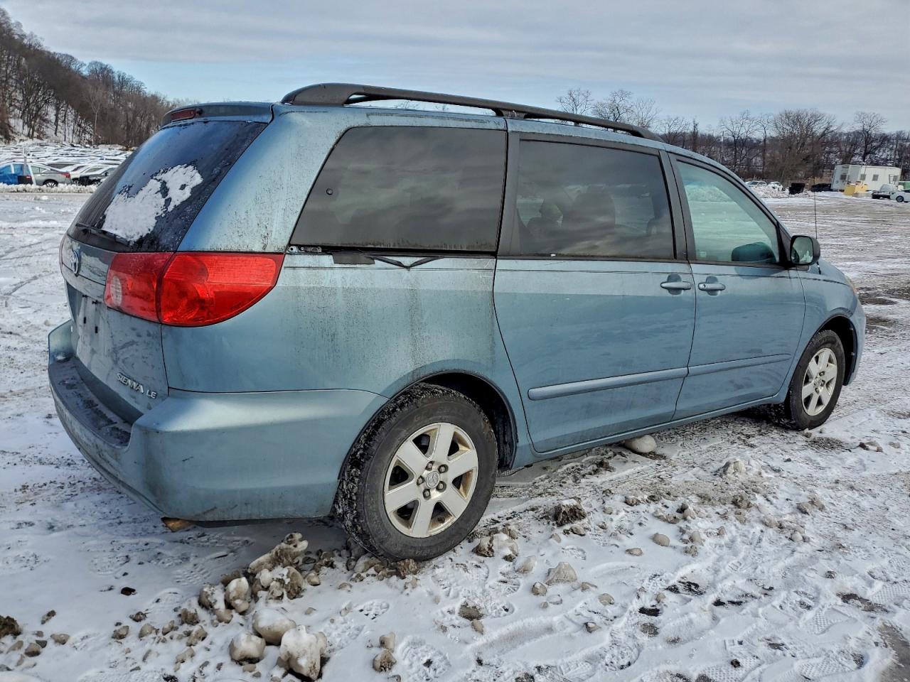 Toyota Sienna Ce Image 12