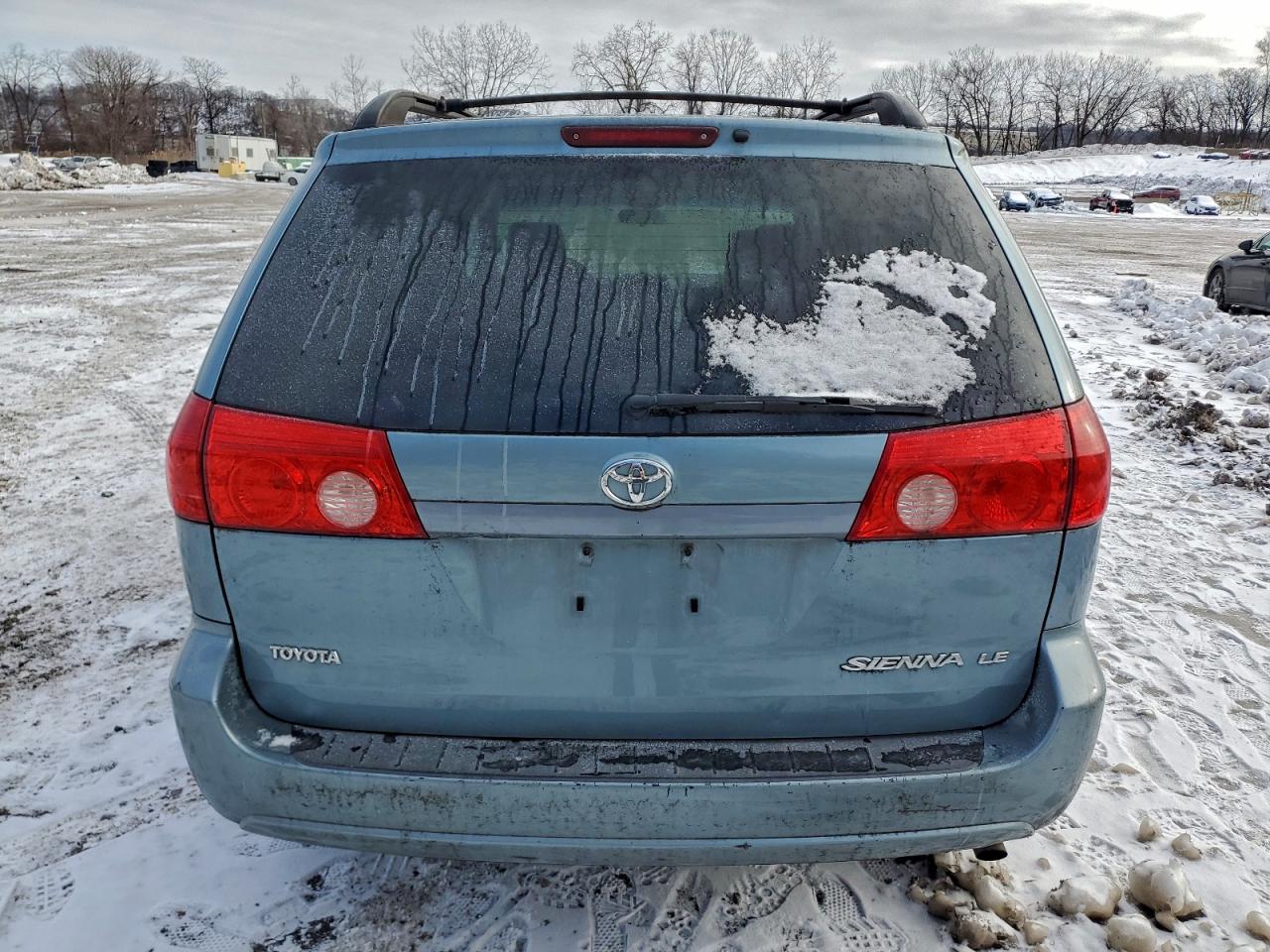 Toyota Sienna Ce Image 5