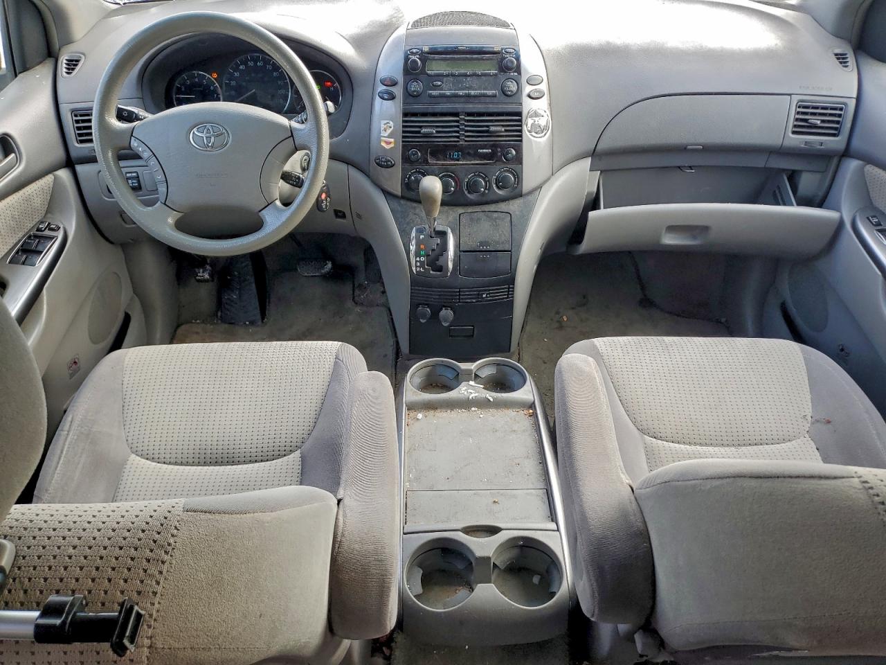Toyota Sienna Ce Image 3