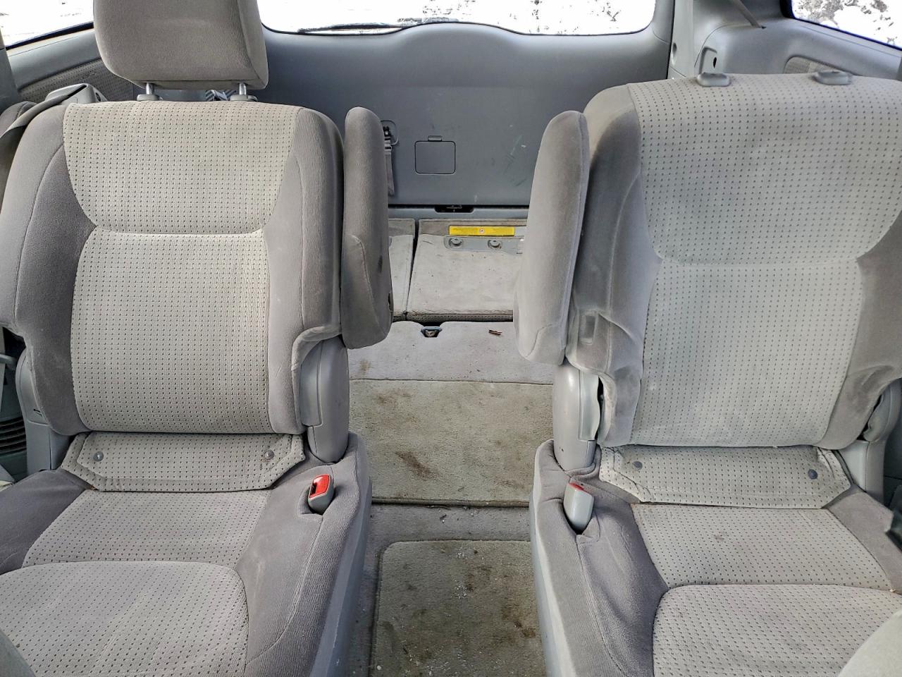 Toyota Sienna Ce Image 13