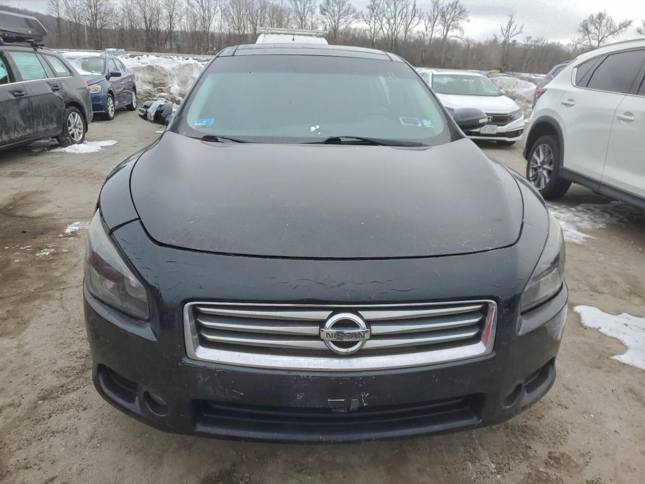 Nissan Maxima S Image 3