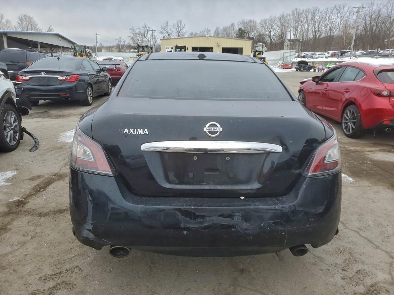 Nissan Maxima S Image 8