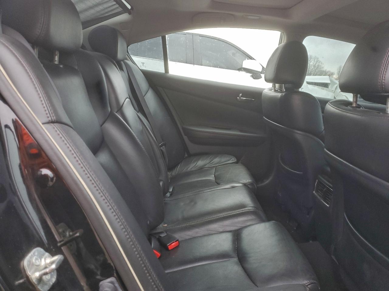 Nissan Maxima S Image 6