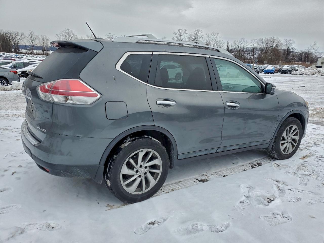Nissan Rogue S Image 3