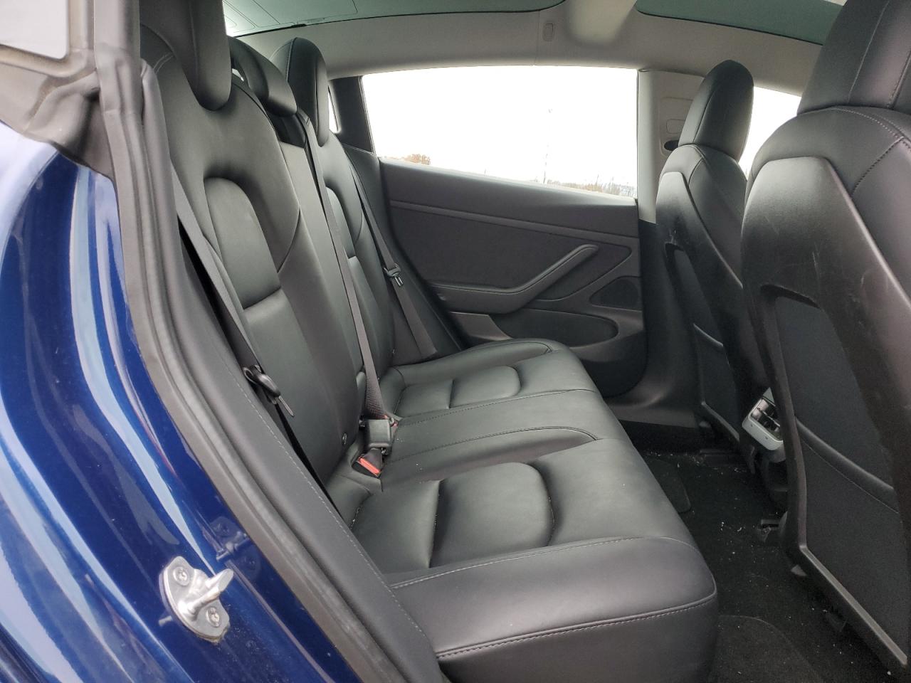 Tesla Model 3 Image 8