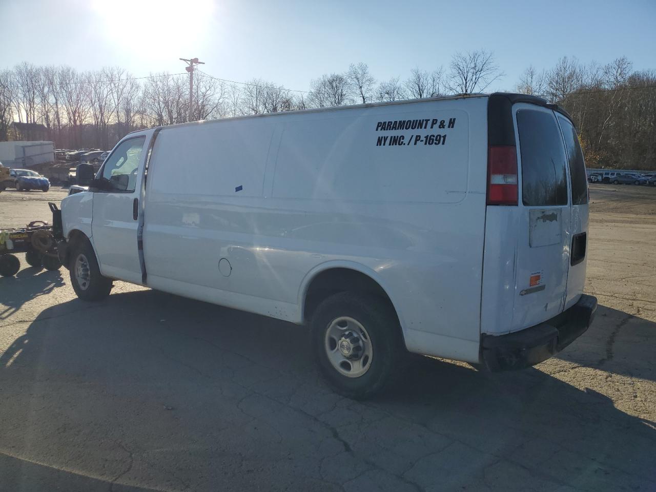 Chevrolet Express Image 2