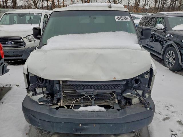 Chevrolet Express Image 9