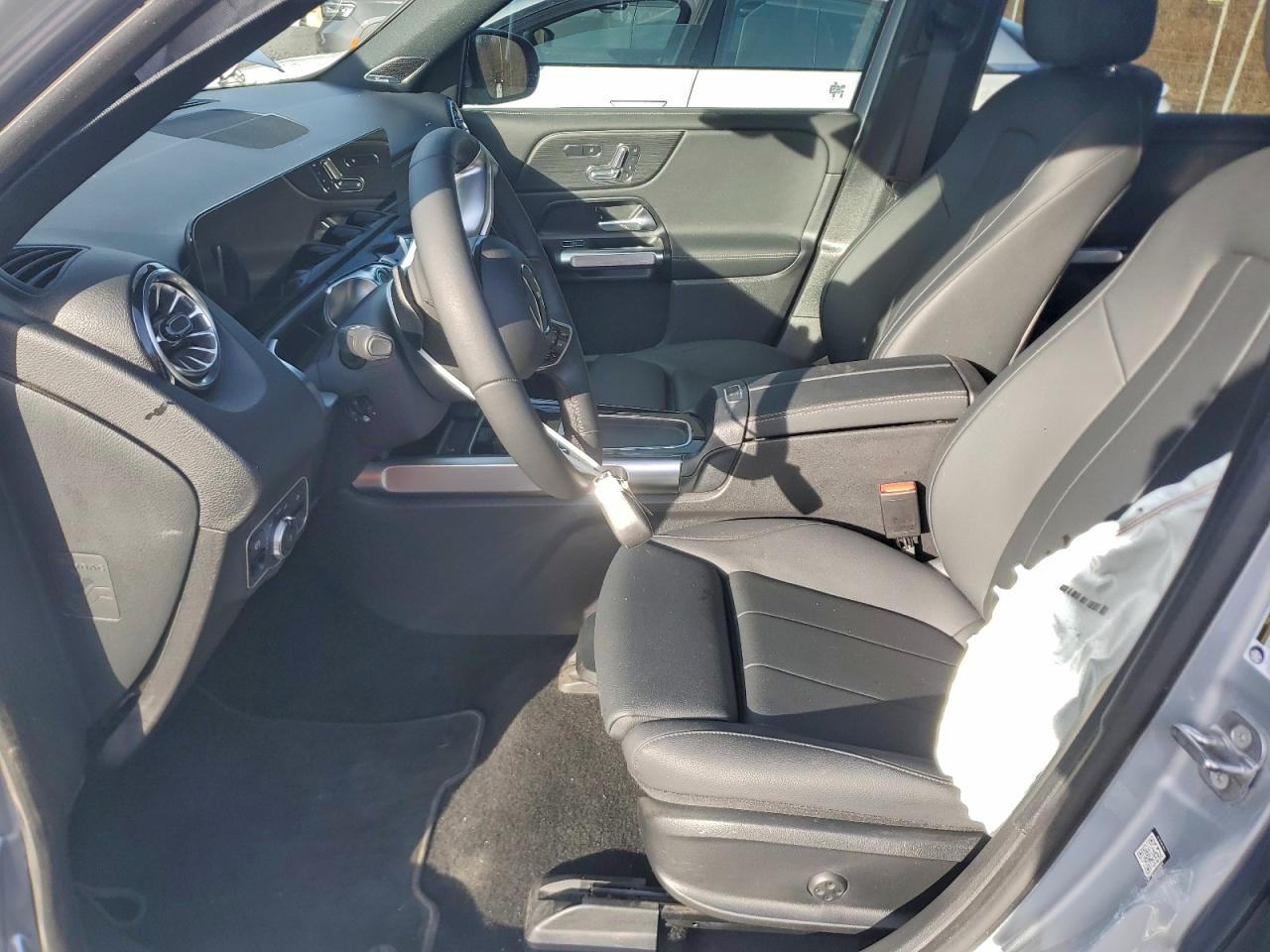 Mercedes-Benz EQB 250+ Image 6