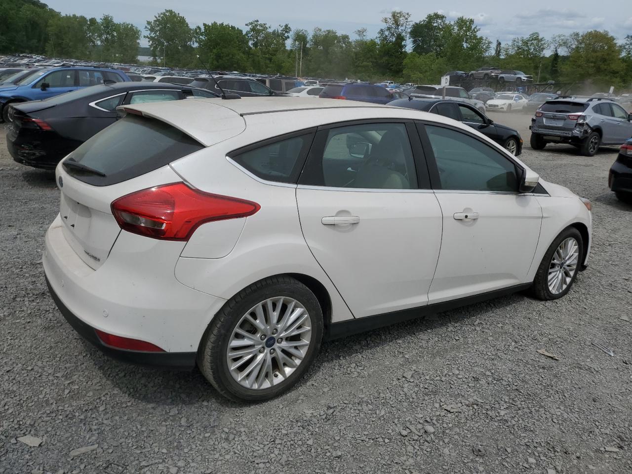 Ford Focus Titanium Image 10