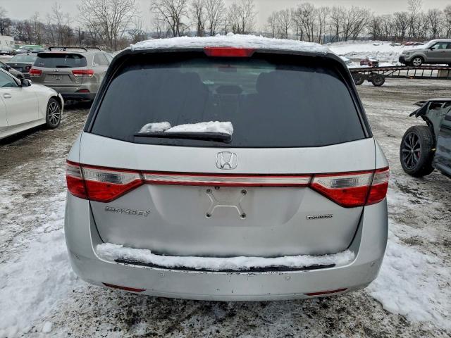 Honda Odyssey Touring Image 3
