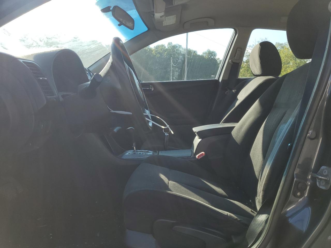 Nissan Altima Base Image 9