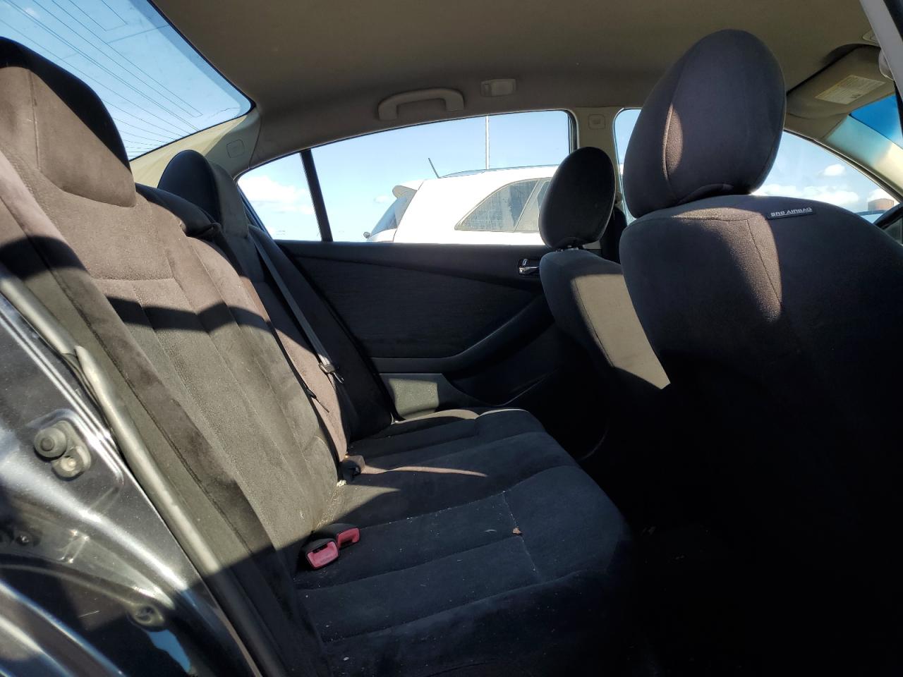 Nissan Altima Base Image 12