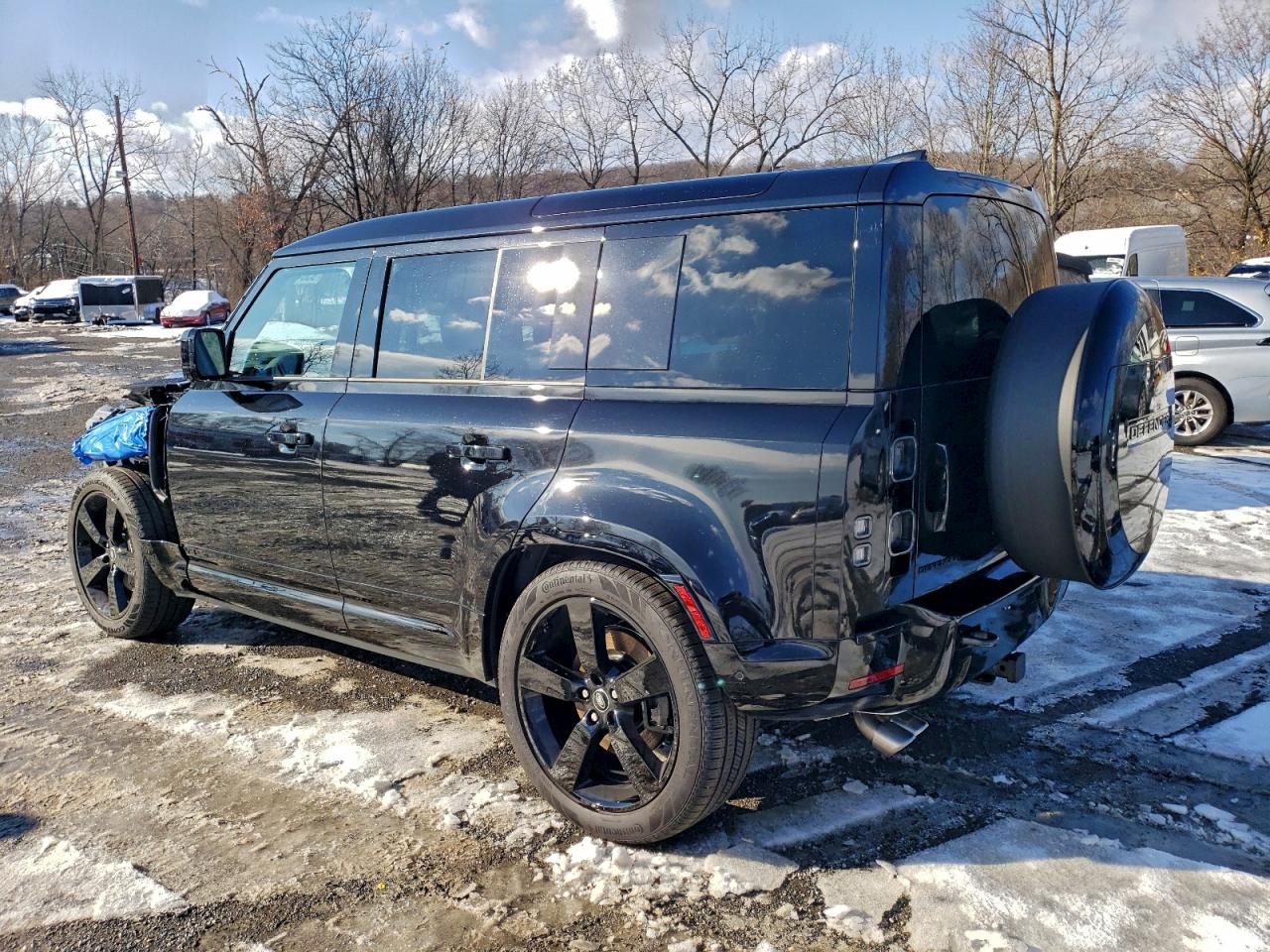 Land Rover Defender 110 Image 5