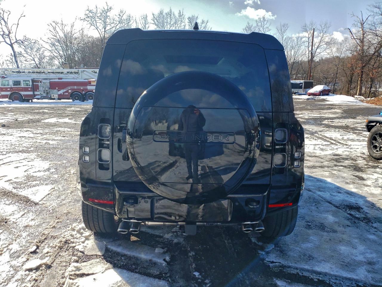 Land Rover Defender 110 Image 4