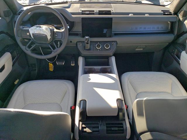 Land Rover Defender 110 Image 8