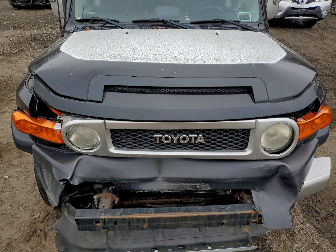 Toyota FJ Cruiser Image 10
