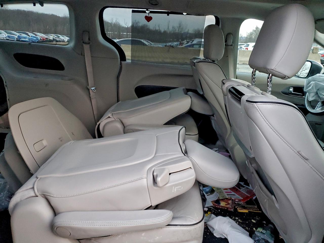 Chrysler Pacifica Hybrid Limited Image 9