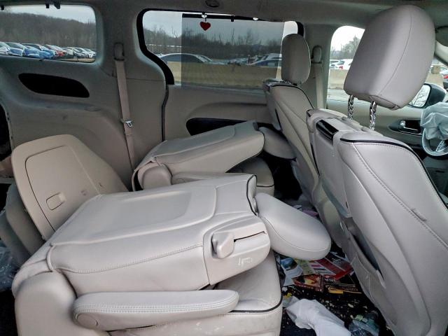 Chrysler Pacifica Hybrid Limited Image 9