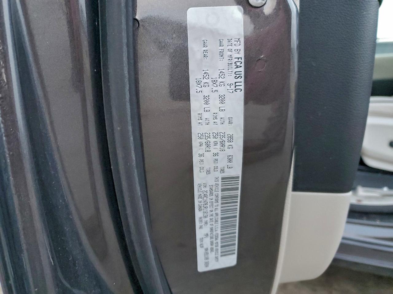 Chrysler Pacifica Hybrid Limited Image 8