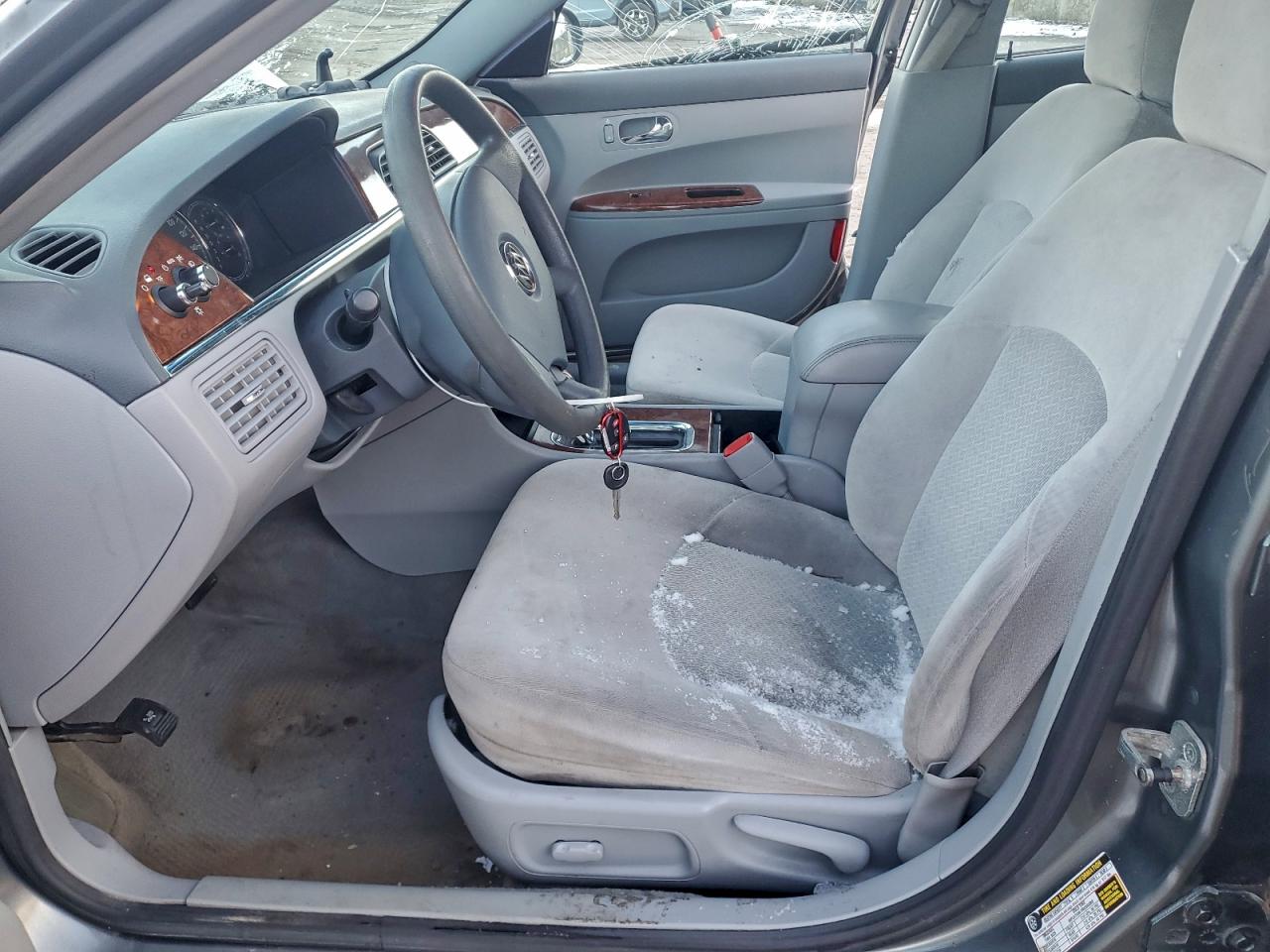 Buick LaCrosse Cx Image 4