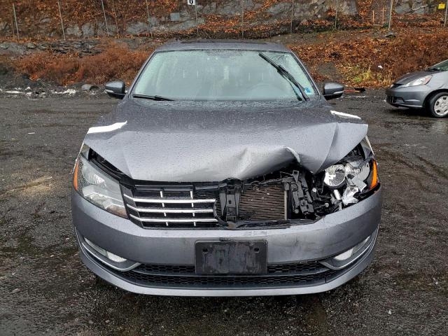 Volkswagen Passat Sel Image 9