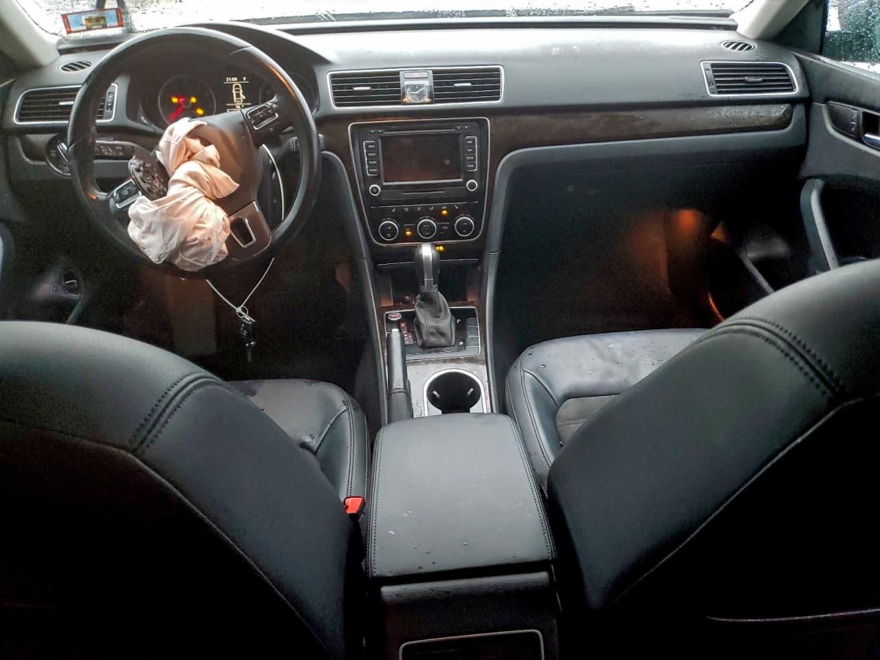 Volkswagen Passat Sel Image 8