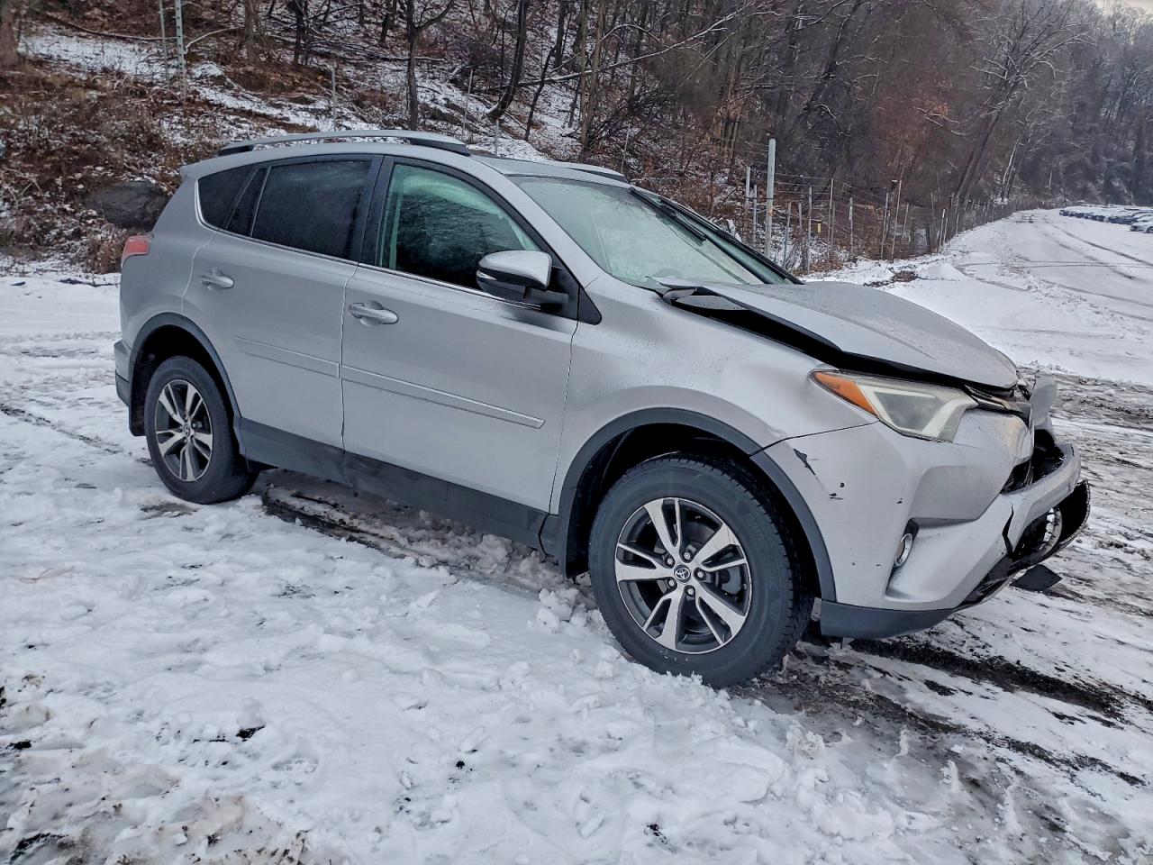 Toyota RAV4 Adventure Image 4