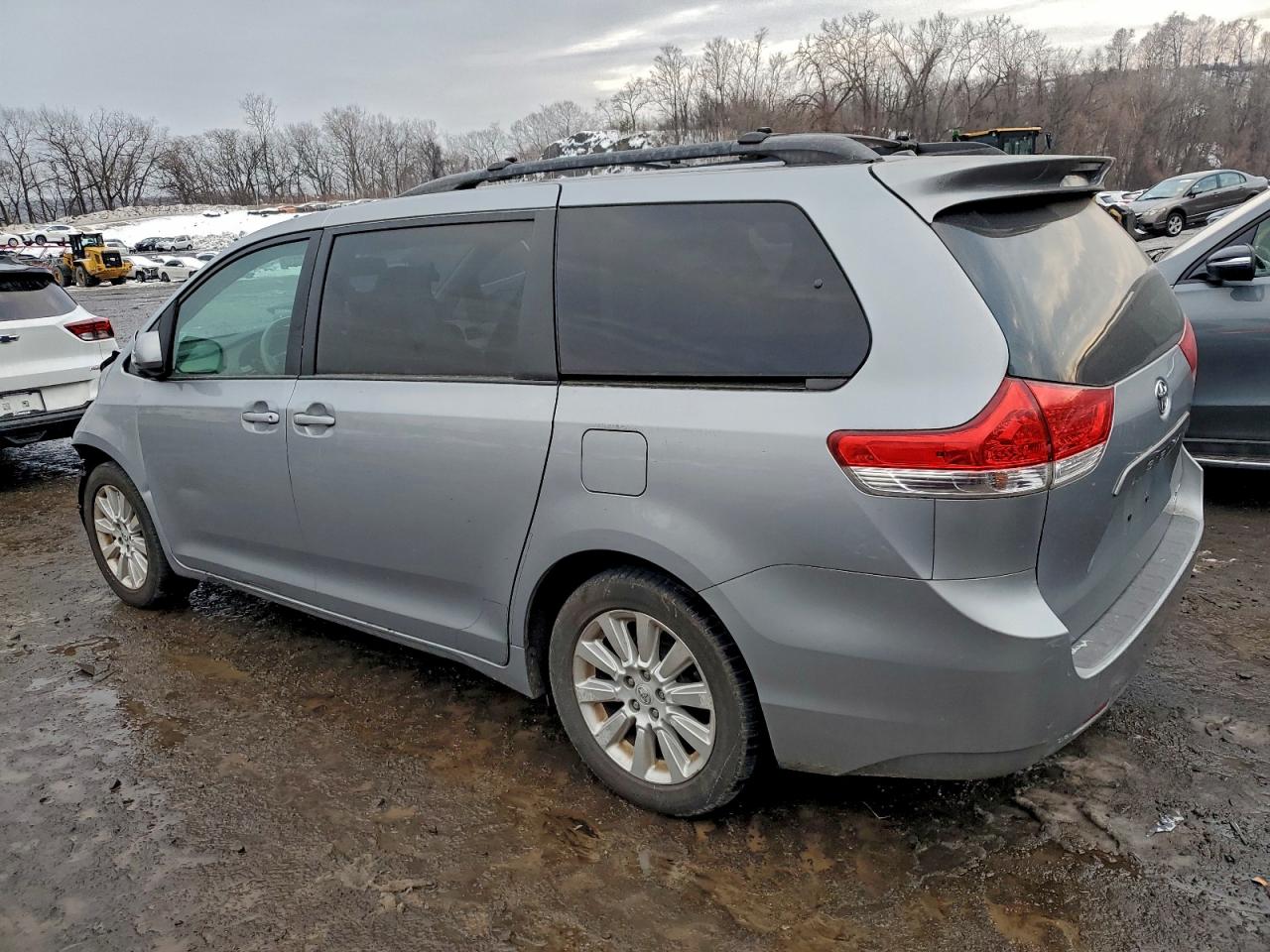 Toyota Sienna Le Image 3