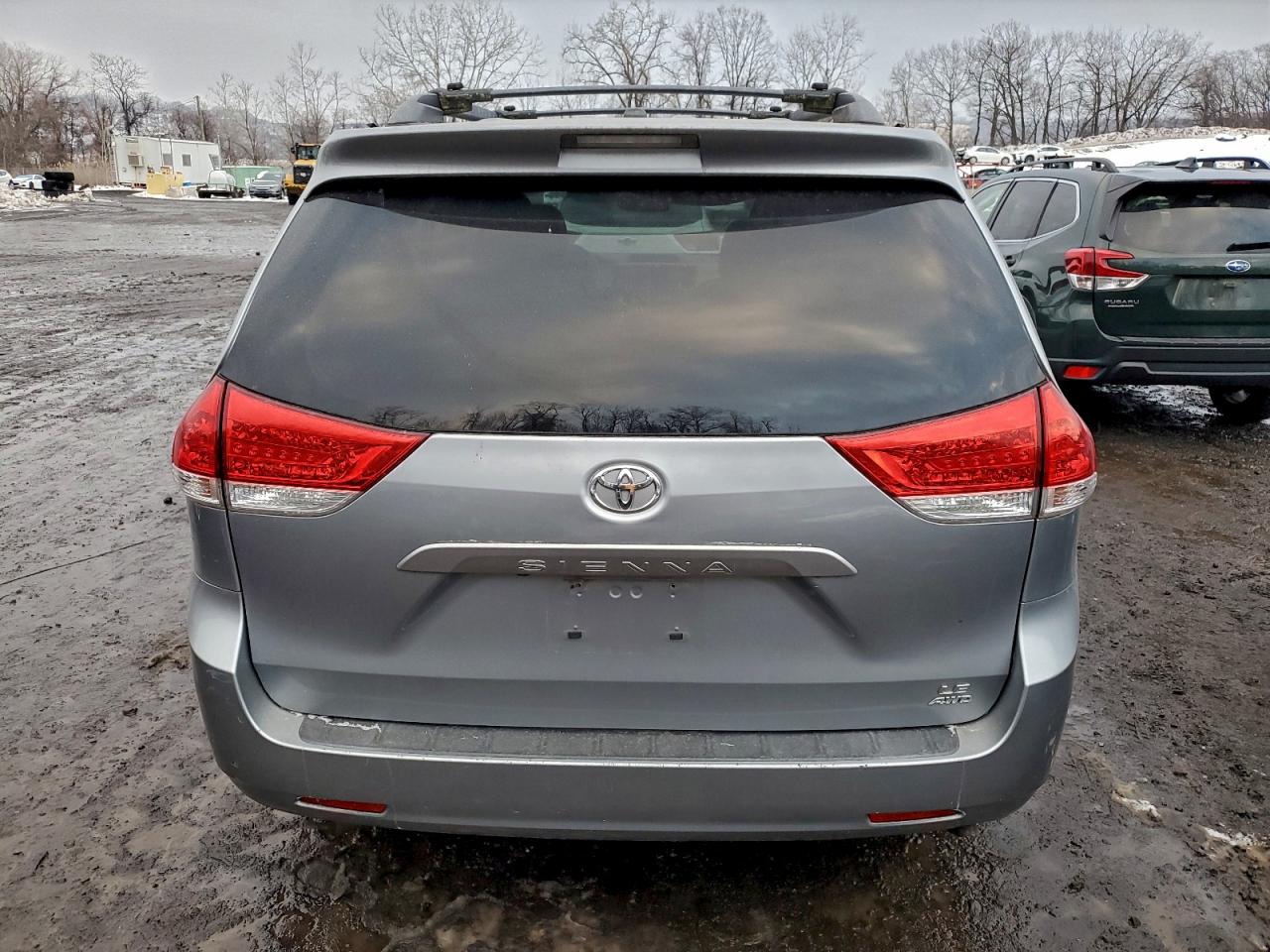 Toyota Sienna Le Image 11