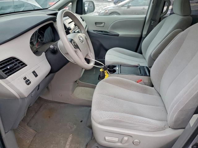 Toyota Sienna Le Image 6