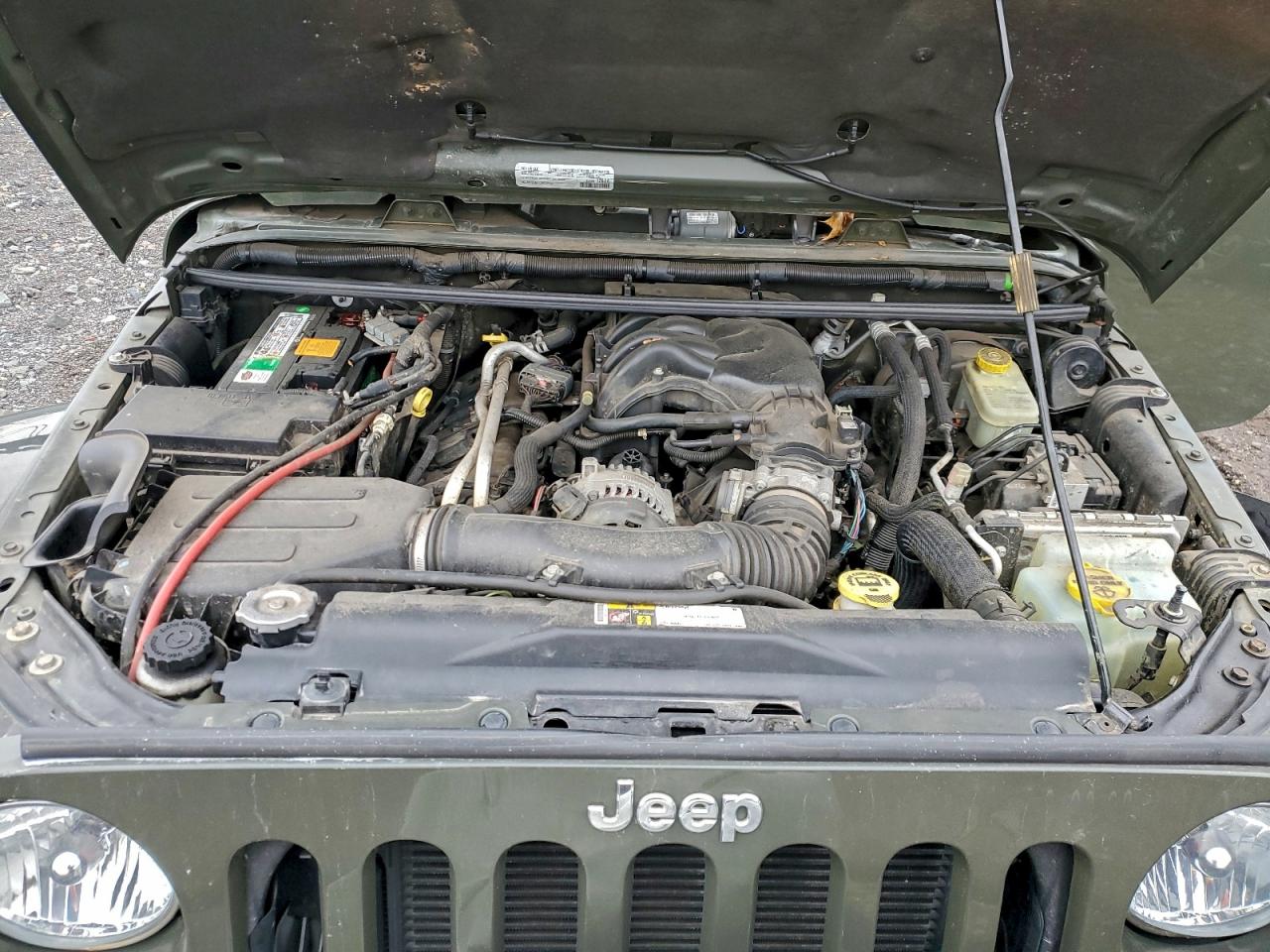 Jeep Wrangler Rubicon Image 12