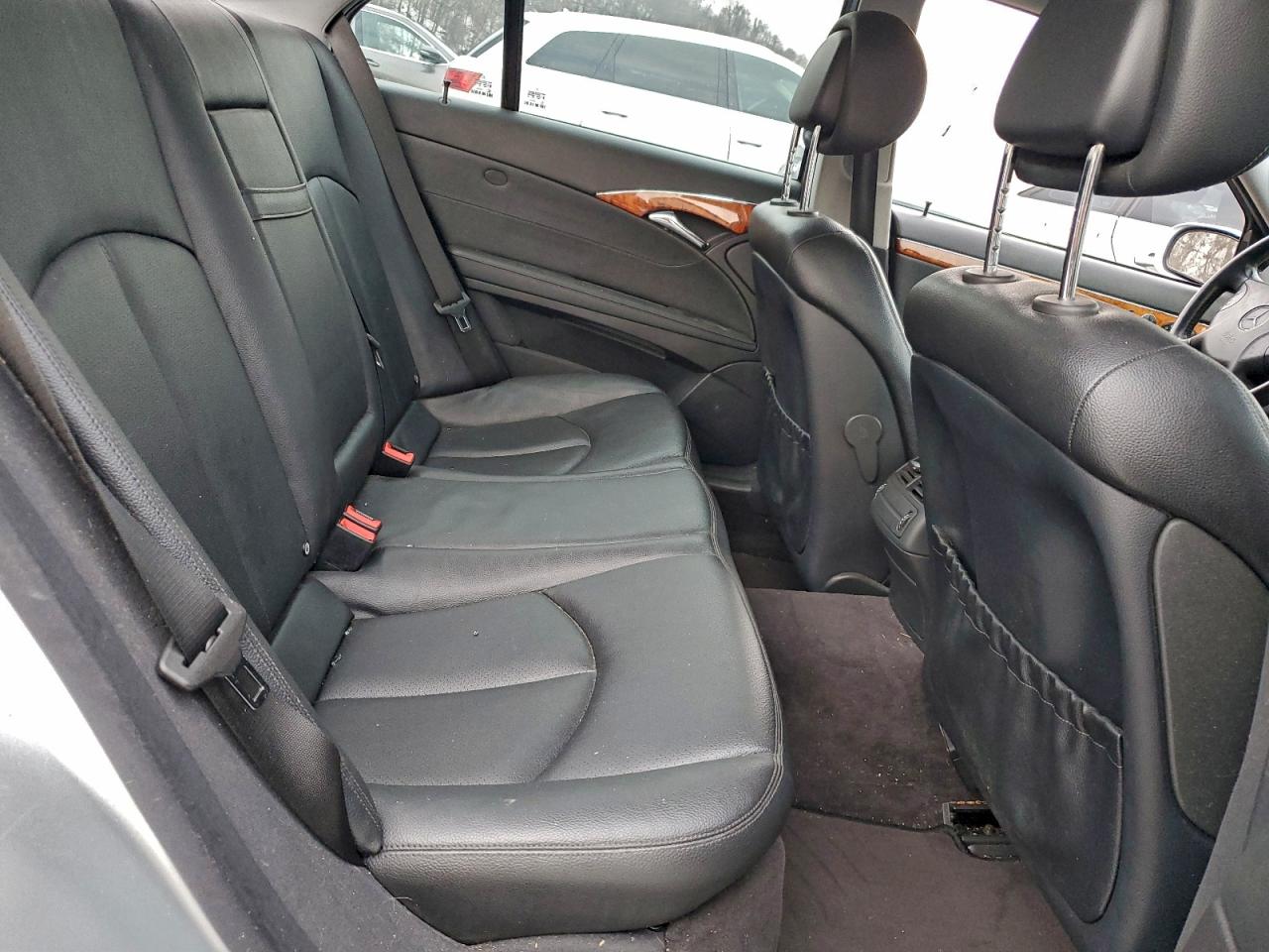 Mercedes-Benz E-Class 350 4matic Image 2