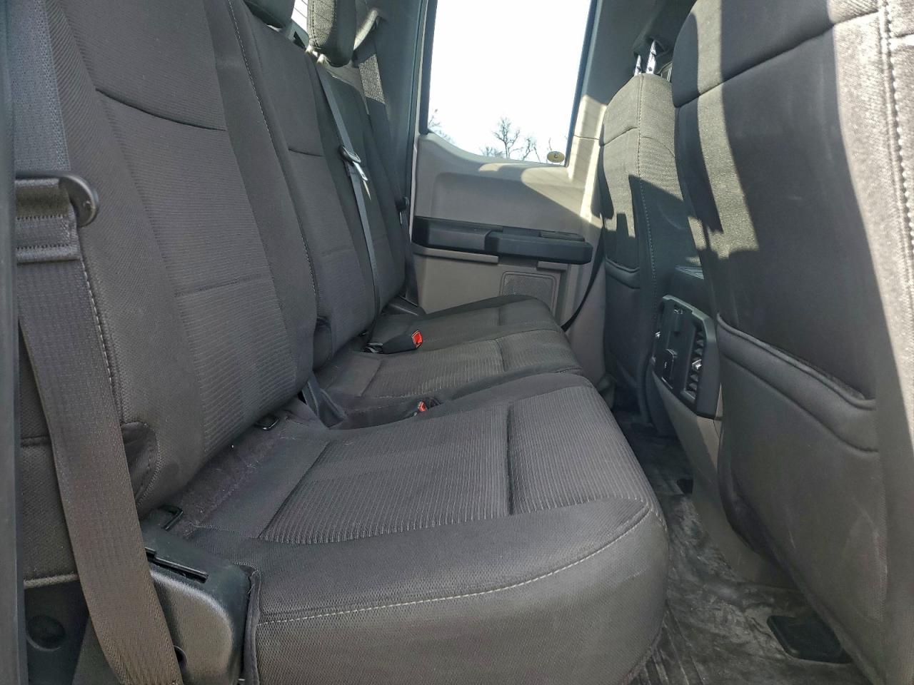 Ford F-150 Super Cab Image 11