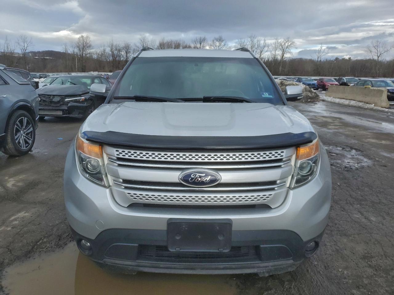 Ford Explorer Limited Image 4