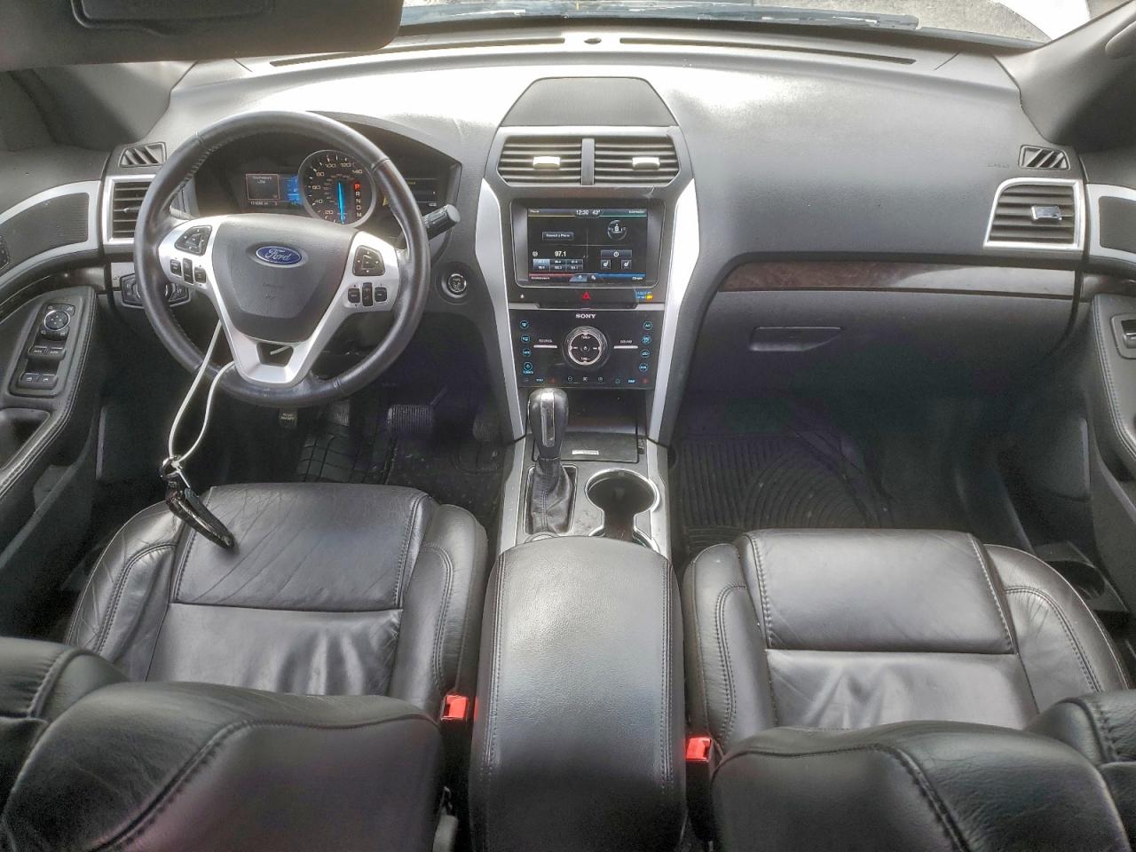 Ford Explorer Limited Image 3