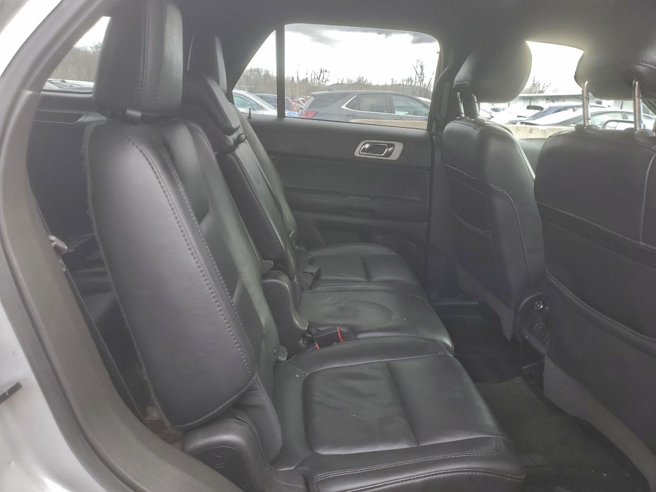 Ford Explorer Limited Image 8